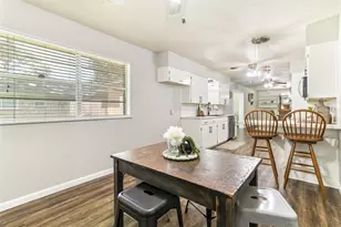 404 S 14th St, West Columbia, TX 77486 - Photo 9