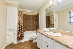 1112 W Mulberry St, Angleton, TX 77515 - Photo 13