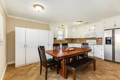 1112 W Mulberry Street, Angleton, TX 77515 - Photo 7