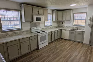 604 Carnegie St, Baytown, TX 77520 - Photo 5