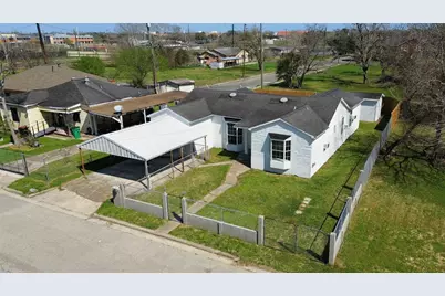 604 Carnegie Street, Baytown, TX 77520 - Photo 1