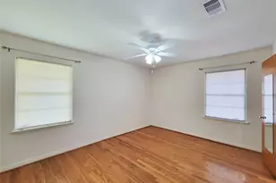 5442 Kinglet St, Houston, TX 77096 - Photo 9