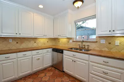 18603 Point Lookout Drive, Houston, TX 77058 - Photo 9