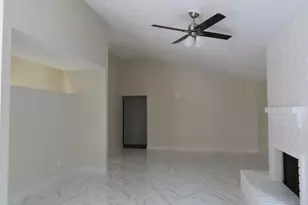 11619 Bowlan Ln, Houston, TX 77035 - Photo 9