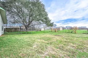 701 Alamo St, El Campo, TX 77437 - Photo 11