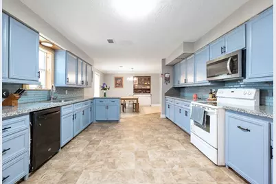 701 Alamo Street, El Campo, TX 77437 - Photo 3