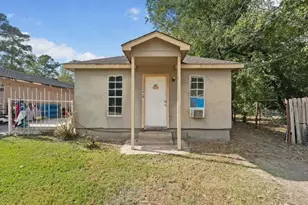 1418 S 7th St, Conroe, TX 77301 - Photo 3