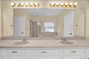 611 N Hickory St, Tomball, TX 77375 - Photo 17