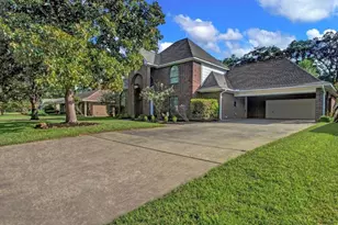 611 N Hickory St, Tomball, TX 77375 - Photo 1