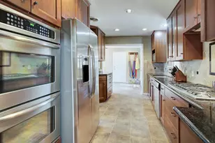 1010 Bay Oaks Rd, Houston, TX 77008 - Photo 9