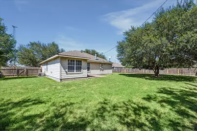 101 Willow Court, Navasota, TX 77868 - Photo 5