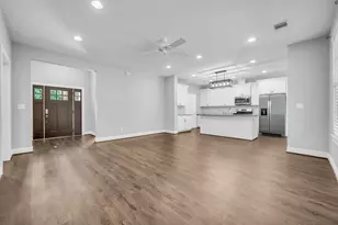 1 Hanover Ln, Panorama Village, TX 77304 - Photo 3