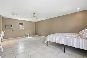 4521 Maple St, Bellaire, TX 77401 - Photo 17