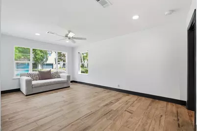 4521 Maple Street, Bellaire, TX 77401 - Photo 23