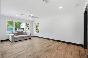 4521 Maple St, Bellaire, TX 77401 - Photo 23