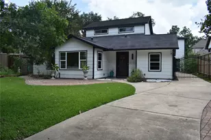 4521 Maple St, Bellaire, TX 77401 - Photo 1