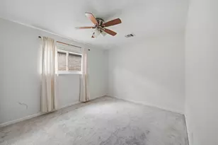 2002 Courtney Ln Dr, Houston, TX 77042 - Photo 13