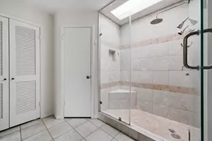 2002 Courtney Ln Dr, Houston, TX 77042 - Photo 25