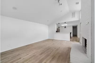 2002 Courtney Lane Drive, Houston, TX 77042 - Photo 9