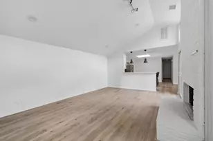 2002 Courtney Ln Dr, Houston, TX 77042 - Photo 9