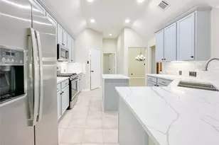 11922 Hueco Tanks Dr, Sugar Land, TX 77498 - Photo 5