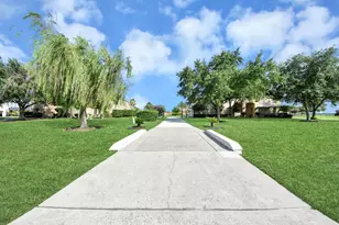 1812 Lake Landing Dr, League City, TX 77573 - Photo 3