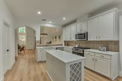 27 Medley Lane, The Woodlands, TX 77382 - Photo 11