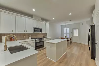 27 Medley Lane, The Woodlands, TX 77382 - Photo 9