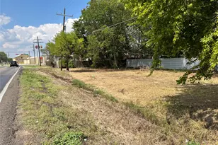 606 W McAlpine St, Navasota, TX 77868 - Photo 1