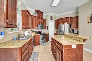 714 Moore St, Richwood, TX 77566 - Photo 5