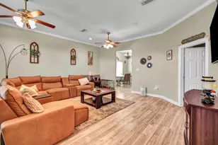714 Moore St, Richwood, TX 77566 - Photo 3