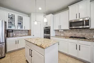 17931 Creek Bluff Ln, Cypress, TX 77433 - Photo 9