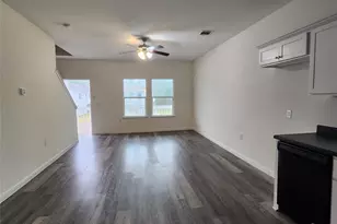 6202 Lacey Oak Dr, Hitchcock, TX 77563 - Photo 7