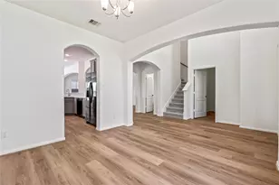 406 Forest Village Cir, La Marque, TX 77568 - Photo 5