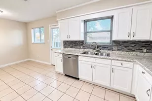 3130 Balzar Dr, Dickinson, TX 77539 - Photo 5