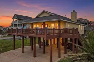 2910 Shady Ln, Crystal Beach, TX 77650 - Photo 3