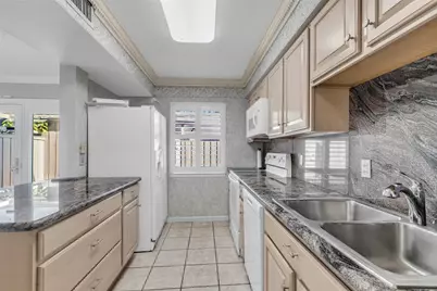 6425 Olympia Drive #148, Houston, TX 77057 - Photo 9