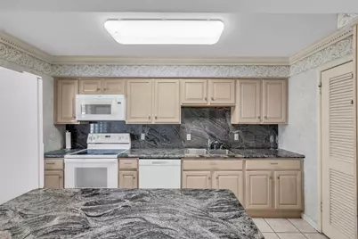 6425 Olympia Drive #148, Houston, TX 77057 - Photo 7