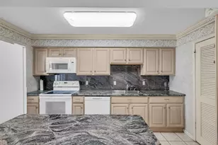 6425 Olympia Dr, Houston, TX 77057 - Photo 7