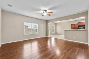 322 Shoshone Ridge Dr, La Marque, TX 77568 - Photo 5