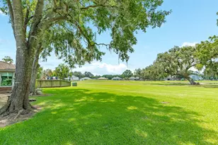 2320 Shalmar Dr, West Columbia, TX 77486 - Photo 9