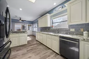 3811 Trappers Forest Dr, Houston, TX 77088 - Photo 11