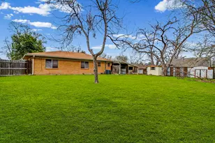 211 W Sherman St, Livingston, TX 77351 - Photo 13