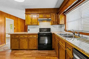 211 W Sherman St, Livingston, TX 77351 - Photo 5