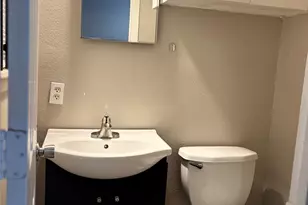 5631 Groveton St, Houston, TX 77033 - Photo 9