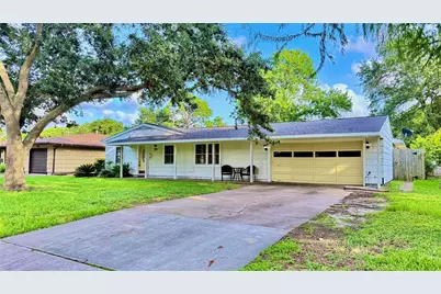 321 20th Avenue N, Texas City, TX 77590 - Photo 1