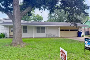 321 20th Ave N, Texas City, TX 77590 - Photo 1