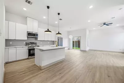 7555 Calhoun Road #A/B, Houston, TX 77033 - Photo 5