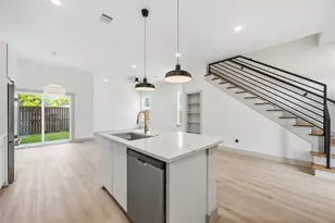 7555 Calhoun Rd, Houston, TX 77033 - Photo 9