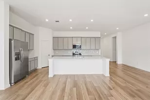 6407 Amberwood Dr, League City, TX 77573 - Photo 5